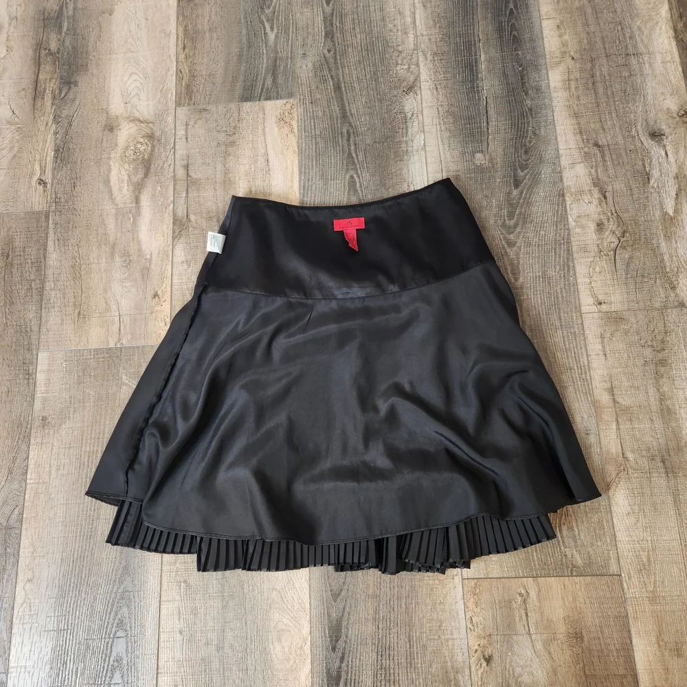 JS Collections Black A-Line Skirt Drop Waist with Pleated Hem‎ Size : 10 Classic